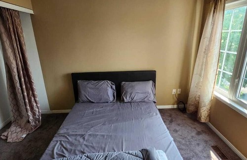 Ajax House | Superb 4-bedroom house in charming Ajax with WiFi, AC, Beach near the Lake,Trail