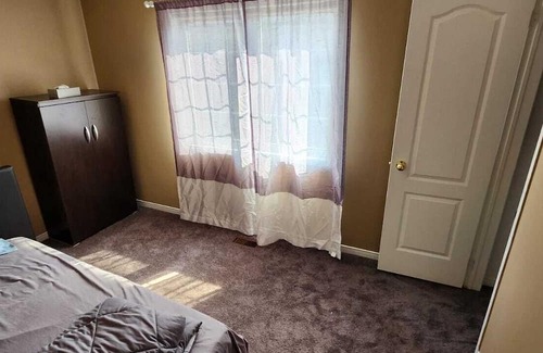 Ajax House | Superb 4-bedroom house in charming Ajax with WiFi, AC, Beach near the Lake,Trail