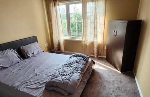 Ajax House | Superb 4-bedroom house in charming Ajax with WiFi, AC, Beach near the Lake,Trail