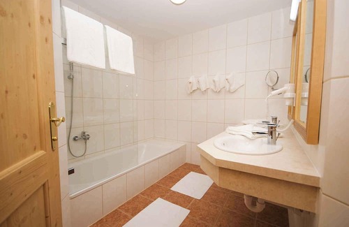 Brixen im Thale Cabin | Holiday house with a view of the mountains