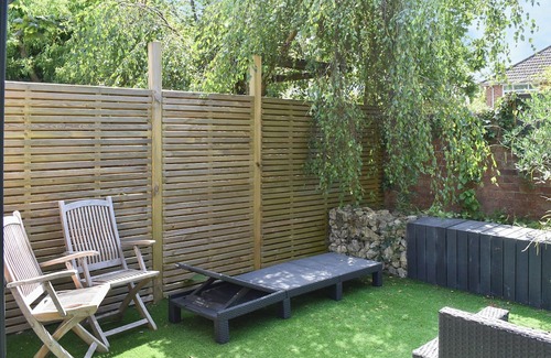 Bournemouth Cottage | You will adore this stylish cabin, the perfect Hideaway for two.