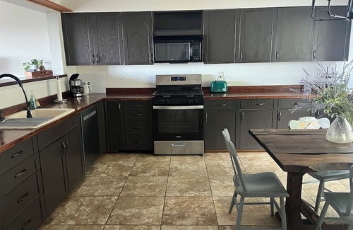 Kings Valley House | Conifer Above the Clouds w/ Amazing Views and Hot Tub!!