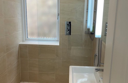 Dulwich House | Large ensuite bedroom
