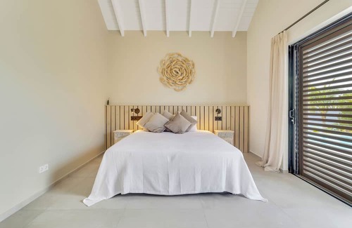 Kralendijk Villa | MOST LUXURY VILLA ON BONAIRE NOW AVAILABLE FOR RENT! WITH YOUR OWN DIVEREEF