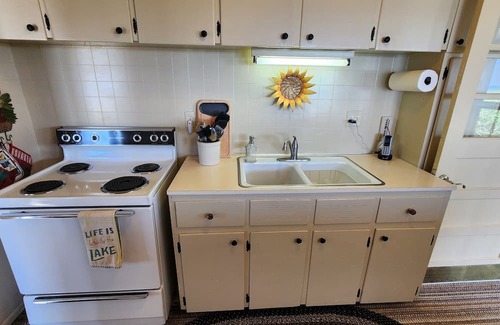 Montague Cottage | Charming 3-bedroom cottage RIGHT ON LAKE MICHIGAN with AC/HEAT/WIFI