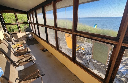 Montague Cottage | Charming 3-bedroom cottage RIGHT ON LAKE MICHIGAN with AC/HEAT/WIFI