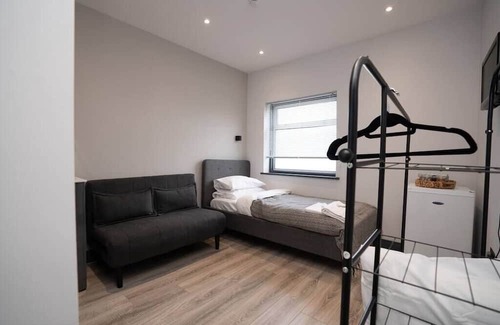 Southall Green Apartment | Cosy Ensuite Room in Southall, Great Links to LDN