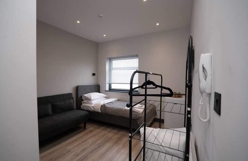 Southall Green Apartment | Cosy Ensuite Room in Southall, Great Links to LDN