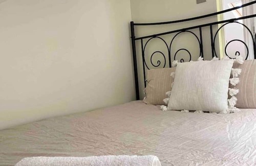 Offerton Apartment | Contemporary Duplex: Private Patio, Secure Parking