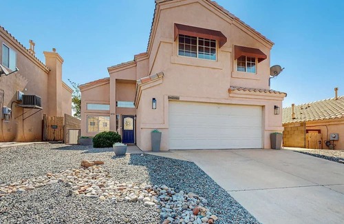 Skies West House | Charming 3-bedroom house with AC and WiFi in fabulous Albuquerque