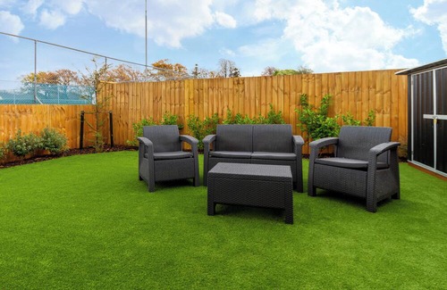 Christchurch House | Serene Living: 2-bed w/Carpark