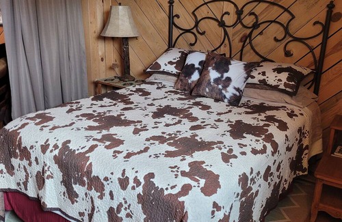 Medanales House | A perfectly peaceful stay on a working horse ranch in Abiquiu Valley