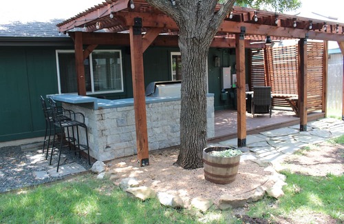 Deer Park At Maple Run House | Charming 3-BDR Home w/Fireplace, Games, Wine Cooler & More by Downtown Austin!