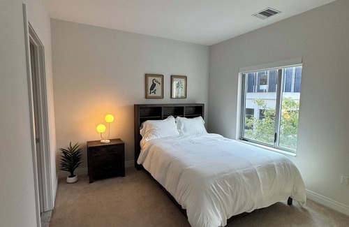 Midtown Apartment | 2BR2B Modern Oasis D/twn Detroit with Pool. Walk to all stadiums and theatres