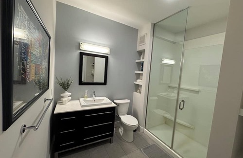 Midtown Apartment | 2BR2B Modern Oasis D/twn Detroit with Pool. Walk to all stadiums and theatres