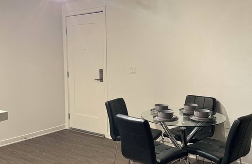 Hollywood Apartment | Charming 1-bedroom suite in marvelous Los Angeles with AC, WiFi