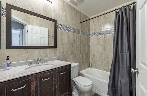 Navy Yard House | Entire Townhome 3-Bedroom in Navy Yard, Washington DC