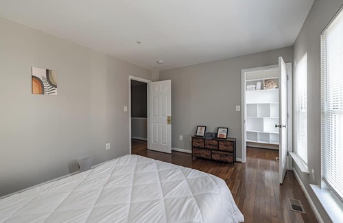 Navy Yard House | Entire Townhome 3-Bedroom in Navy Yard, Washington DC