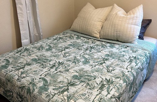 Port Charlotte House | Private Guest Suite 7 mins from the beach!