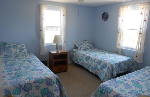 Silver Beach House | Across the street from the beach in a popular, family-oriented, community 3 Bdrms/2 Bths with Central Air.