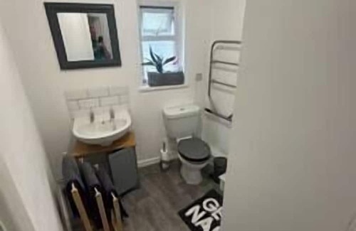 Grangetown Apartment | Cardiff flat no1 outskirts of city centre sleeps six