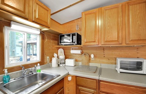 Gouldsboro Cabin | NEW LISTING! Cozy Pocono Retreat by Eagle Lake- Relax & Unwind by RedAwning