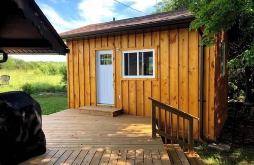 Grey Highlands Ski Chalet | Private 5 Acre Chalet with Bunkie & Sauna - Rated 4.9 with 100 Reviews on Airb&b