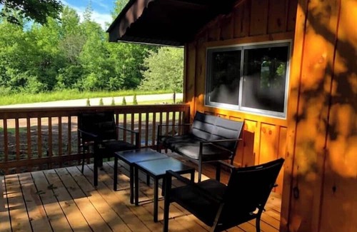 Grey Highlands Ski Chalet | Private 5 Acre Chalet with Bunkie & Sauna - Rated 4.9 with 100 Reviews on Airb&b