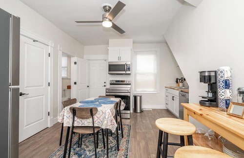 Ludlow House | Historic Ludlow Suites – 2 Apts in 1 Booking! Highly Walkable, Min to Downtown