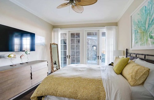 Montauk House | Bayside Estate | Estate w/Pool, Gym & Beach Access