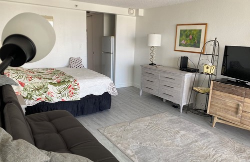 Waikiki Condo | Condo/Hotel Studio Panoramic views, Sun deck with pool, walk to Waikiki beach.