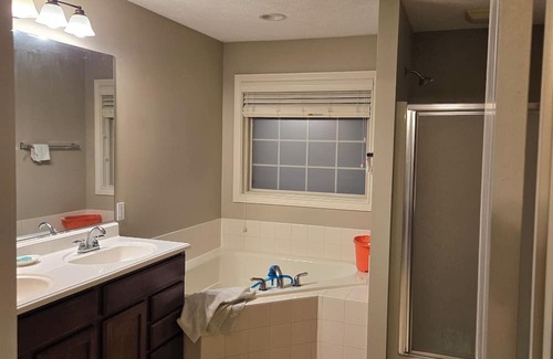 Orange Prairie House | Charming 3-bed Rm house with AC and WiFi in a quiet Dunlap N Peoria neighborhood