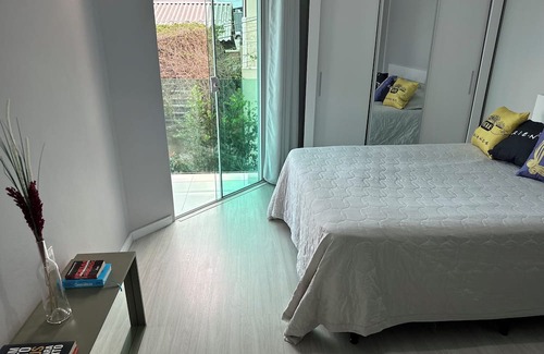 Capoeiras House | Quarto Confortável em Casa Grande