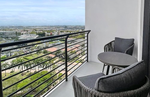 Doral Condo | Elegant Doral Escape: Spacious Luxury