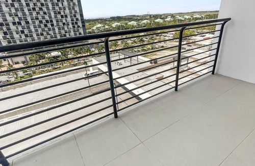 Doral Condo | Modern Comfort: Doral 1BR Serenity