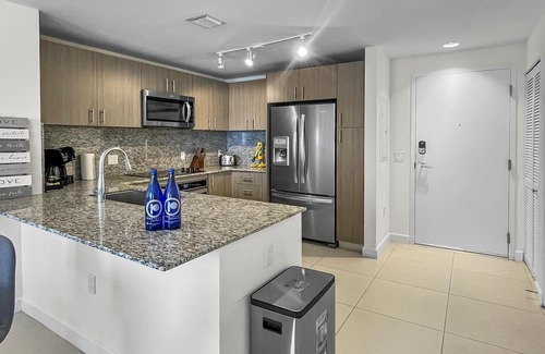 Doral Condo | Modern Comfort: Doral 2BR Serenity