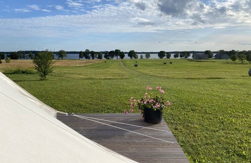 Tartu County RV Rental | Luxurious Saadjärve Glamping with stunning lake views.