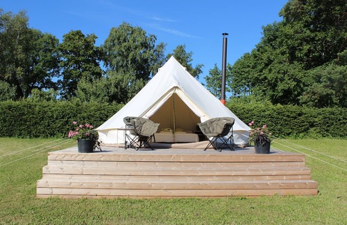 Tartu County RV Rental | Luxurious Saadjärve Glamping with stunning lake views.