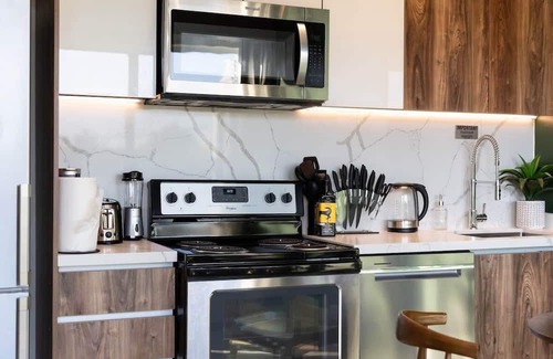 West End Apartment | Premier Designer Studio in Central West End DT!