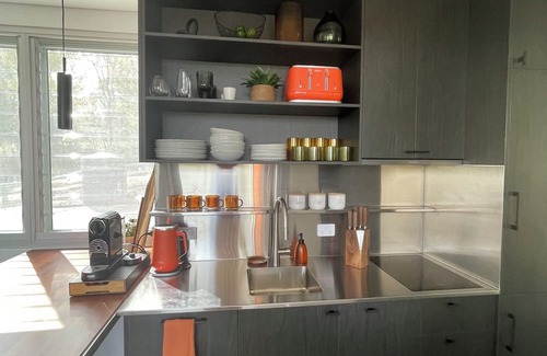 Mount Alford Cabin | Luxury container cabin with scenic views & outdoor bath close to wineries