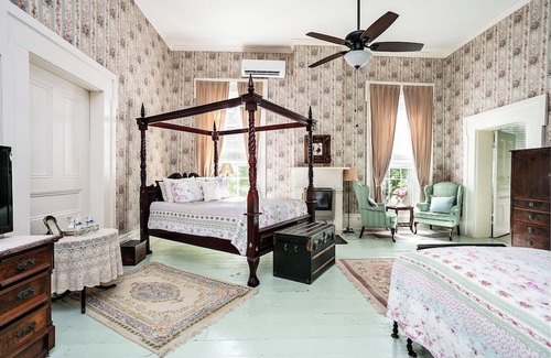 Springfield Bed & Breakfast | 1851 Historic Bed & Breakfast on 14 acres