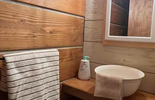 Trapper Creek Cabin | Rapha Primitive Cabin-HCRL