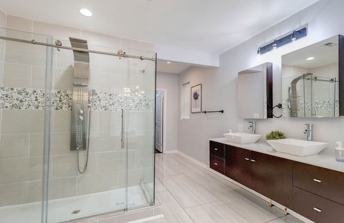 Downtown Baltimore House | Luxury Halal Home! 3 Minutes From John Hopkins University and Downtown Baltimore