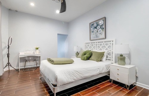 Downtown Baltimore House | Luxury Halal Home! 3 Minutes From John Hopkins University and Downtown Baltimore