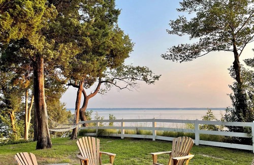 White Stone House | Best View on the Northern Neck, Tons of Privacy and a Sandy Beach!