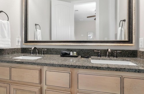 Willow City Bed & Breakfast | Porter Haus: Rosewood | 1/1 King Suite, Breakfast Provided
