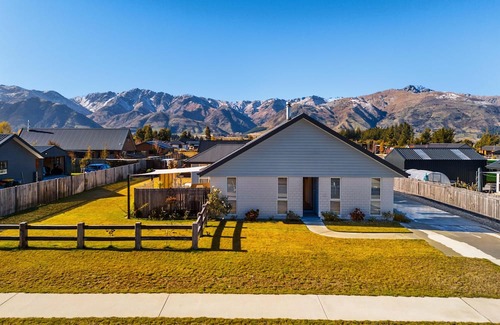 Lake Hawea House | Home nestled in Hawea - A four-bedroom Hawea home with mountain views. Enjoy a modern kitchen, spacious living areas, two bathrooms, and a cosy fireplace