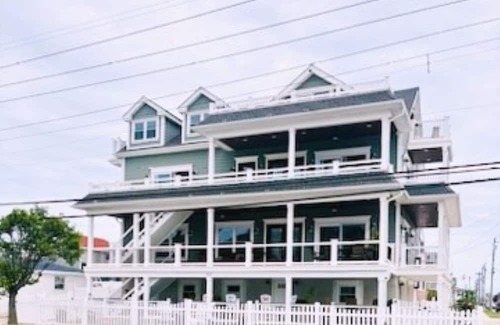 North Wildwood Apartment | EXPANSIVE DECKS BREATHTAKING BAY VIEWS! GREAT LOCATION!