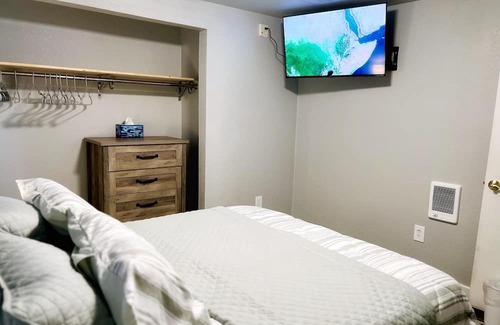 Valdez Cabin | Suite at Cascade Country is a private family living area with phenomenal views.
