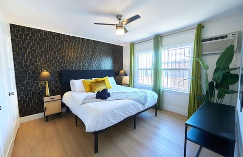 Hollywood Hills West Apartment | Luxury Stylish Apt. On Sunset Blvd Sleeps 6